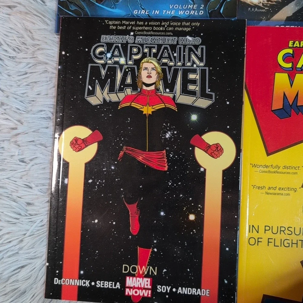 Lot‎ Of 4 Captain Marvel Supergirl Marvel Comics DC Comics Illustrated
